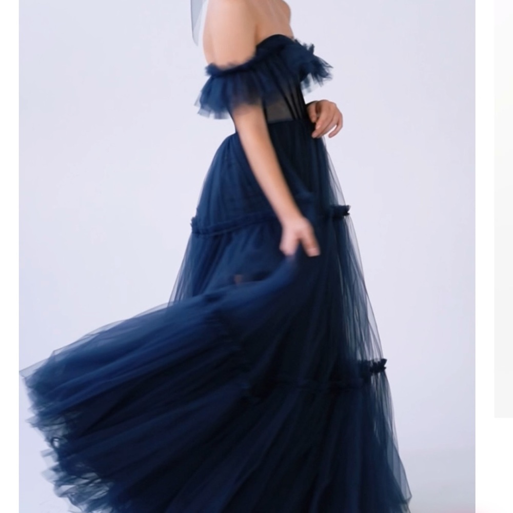 Gown - Picture 4 of 5